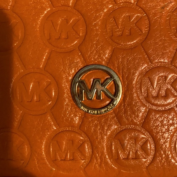 Michael Kors iPad Case Embossed Monogram - Picture 2 of 4